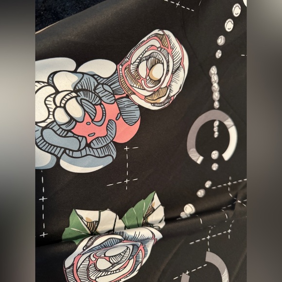 Silky scarf - Picture 2 of 3